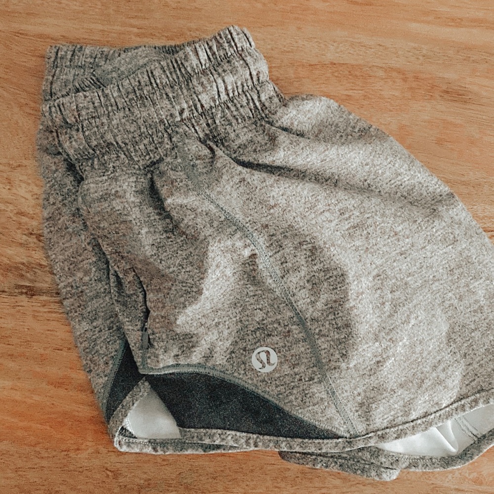 LULU LEMON hotty hot shorts, size 0, grey asphalt, worn, 2.5 inch🧿🖤